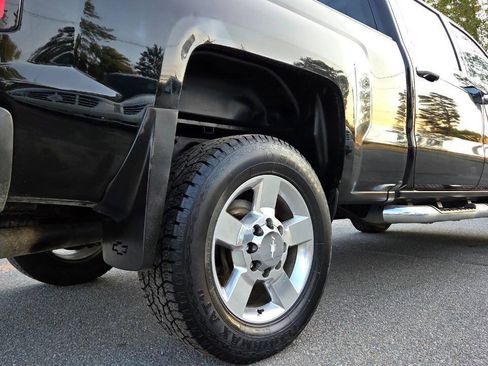 Used 2019 Chevrolet Silverado 2500 W/T w/ Snow Plow Prep Package AWD/4WD image 16