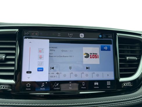 Used 2025 Chrysler Pacifica Limited FWD image 17