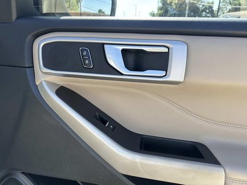 Used 2023 Ford Explorer XLT w/ Equipment Group 202A RWD image 15