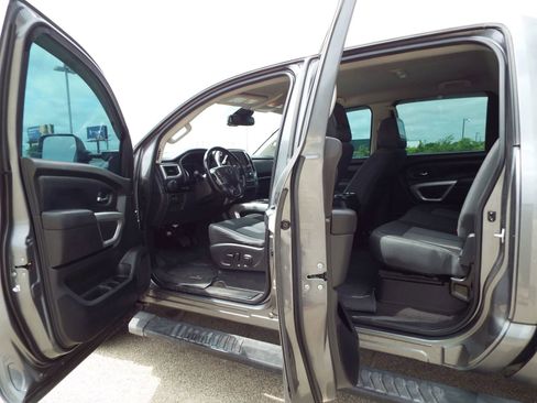 Used 2021 Nissan Titan SV w/ SV Convenience Package AWD/4WD image 23