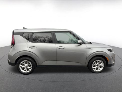 Used 2025 Kia Soul LX w/ LX Technology Package image 16