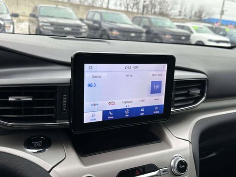 Used 2022 Ford Explorer XLT w/ Equipment Group 202A image 27