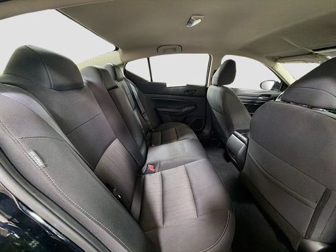 Used 2024 Nissan Altima 2.5 SV FWD image 25