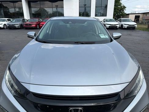 Used 2020 Honda Civic Touring image 3