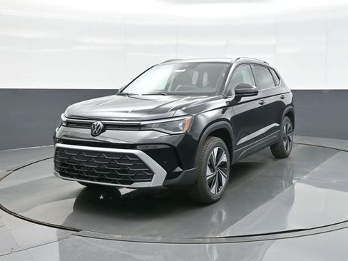 New 2026 Volkswagen Taos SE AWD/4WD image 3