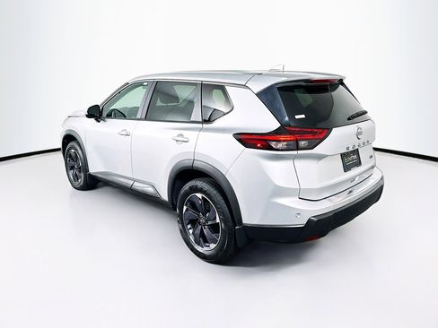 Used 2024 Nissan Rogue SV image 5