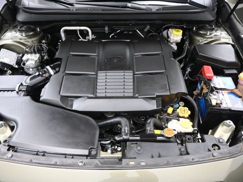 Used 2017 Subaru Outback 3.6R Touring AWD/4WD image 17