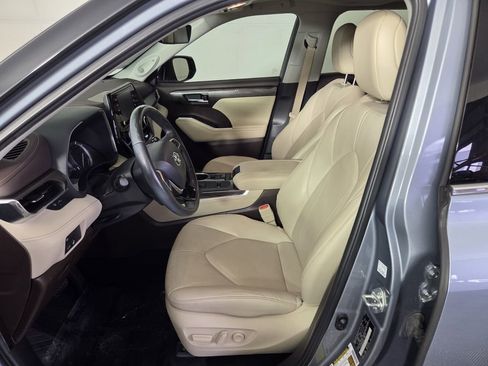 Used 2022 Toyota Highlander Limited image 11