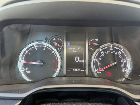 Used 2021 Toyota 4Runner Venture w/ Moonroof Package AWD/4WD image 9