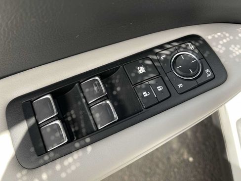 Used 2022 Lexus RX 450h AWD w/ Luxury Package image 15