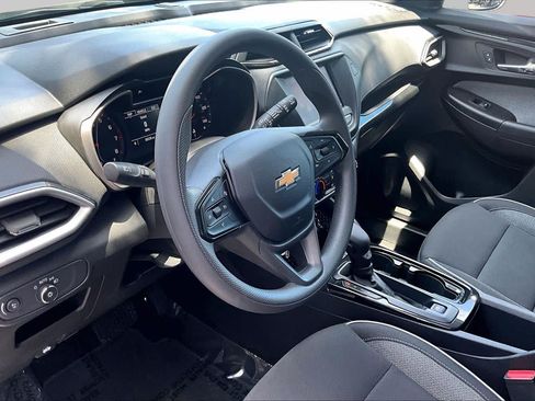 Used 2023 Chevrolet TrailBlazer LS FWD image 18