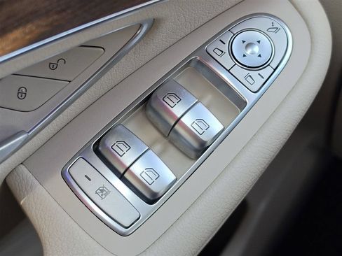 Used 2022 Mercedes-Benz GLC 300 4MATIC w/ Premium Package Lite image 21
