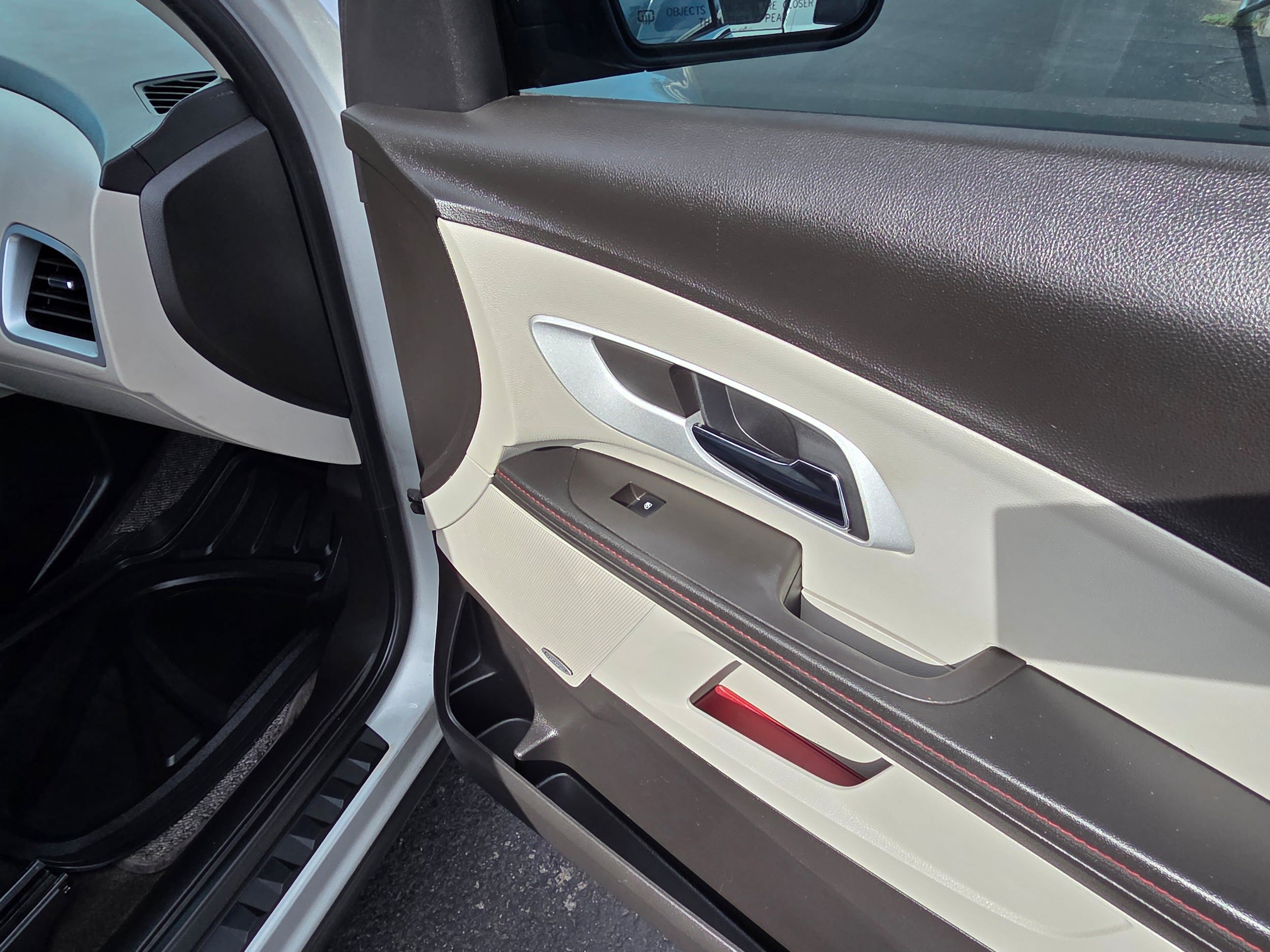 Used 2010 Chevrolet Equinox LT w/ Chrome Appearance Package FWD image 25