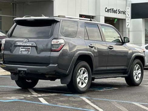 Used 2022 Toyota 4Runner SR5 Premium w/ Moonroof Package image 4