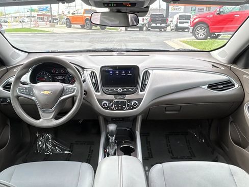 Used 2021 Chevrolet Malibu LT image 24
