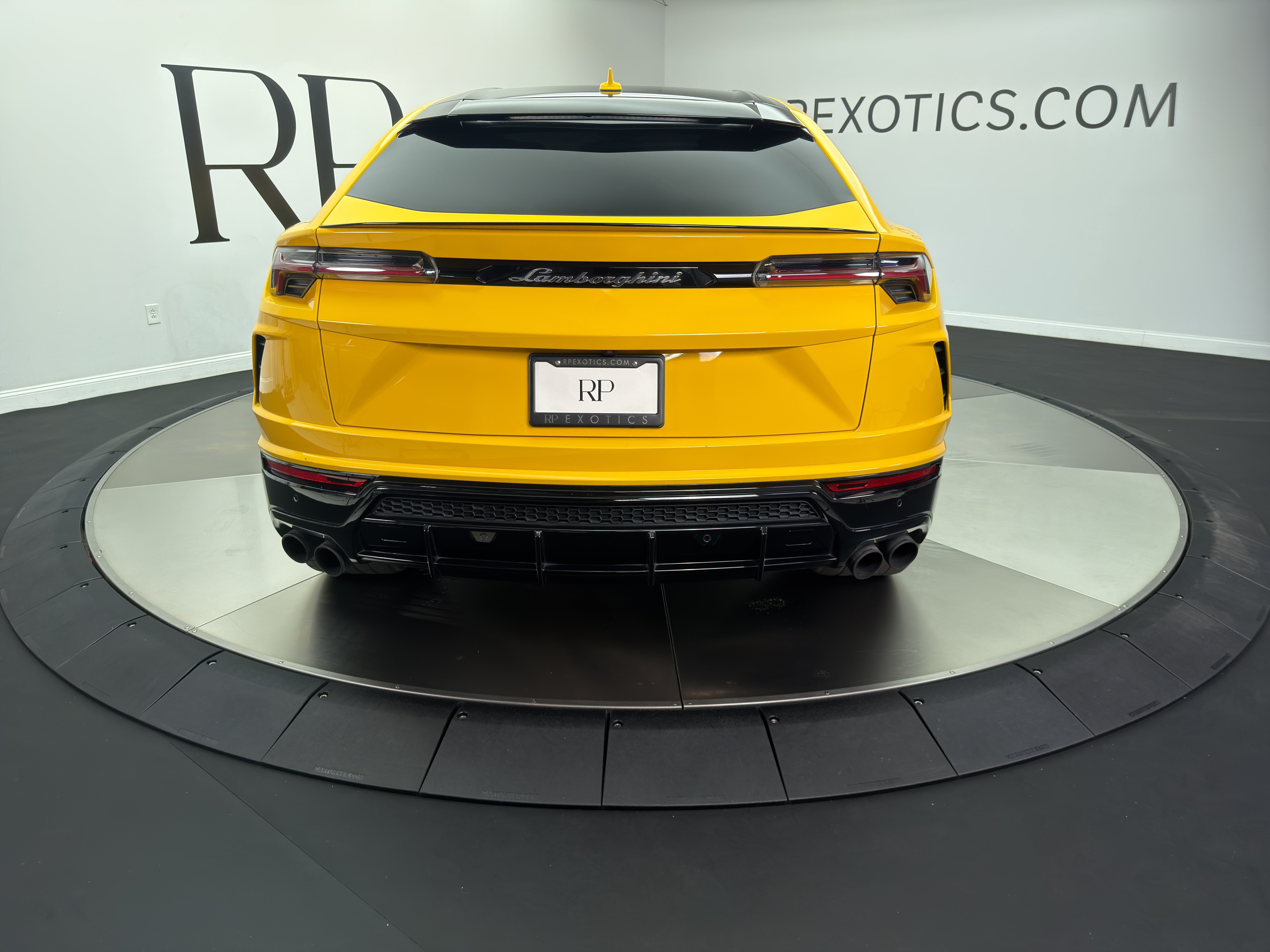 Used 2021 Lamborghini Urus AWD/4WD image 5
