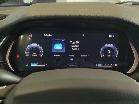 Used 2023 Jeep Grand Cherokee Laredo AWD/4WD image 22