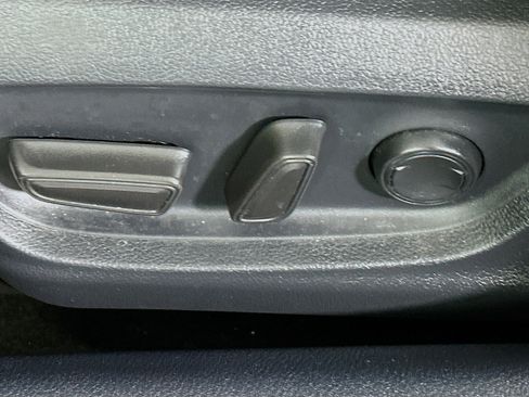 Used 2023 Toyota Camry SE image 13