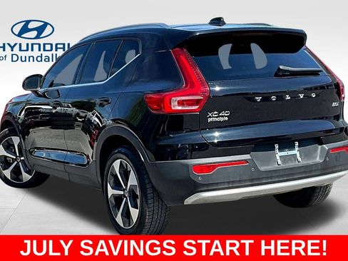 Used 2024 Volvo XC40 B5 Plus AWD/4WD image 5