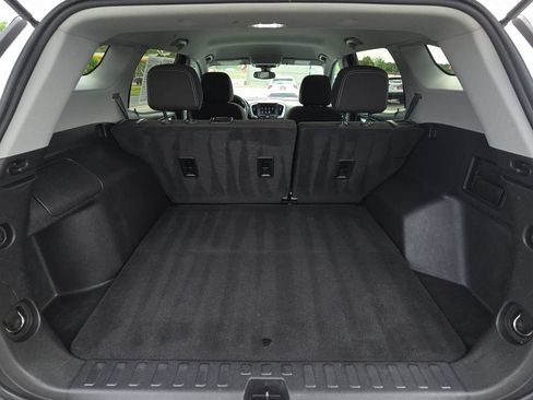 Used 2023 GMC Terrain SLE FWD image 32