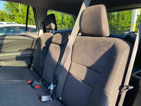 Used 2021 Honda Pilot EX image 11