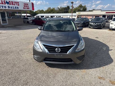 Used 2019 Nissan Versa SV FWD image 3