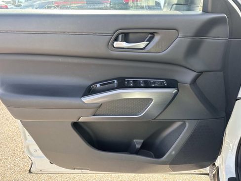 Used 2024 Nissan Pathfinder SL w/ SL Premium Package image 22