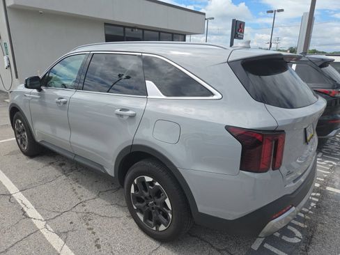 Certified 2025 Kia Sorento S w/ Panoramic Sunroof Package AWD/4WD image 5