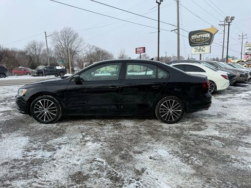 Used 2016 Volkswagen Jetta Sport image 2