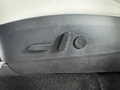 Used 2020 Tesla Model Y Long Range AWD/4WD image 33