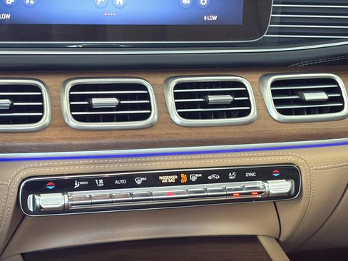 Used 2024 Mercedes-Benz GLE 450 4MATIC image 41