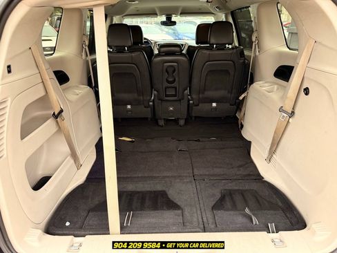 Used 2019 Chrysler Pacifica Touring-L FWD image 27