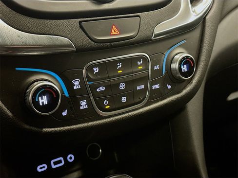 Used 2019 Chevrolet Equinox LT image 18