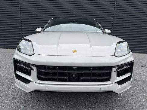 Used 2024 Porsche Cayenne Coupe AWD/4WD image 8