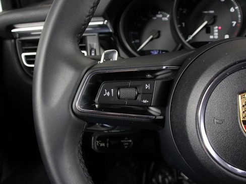 Certified 2025 Porsche Macan image 14