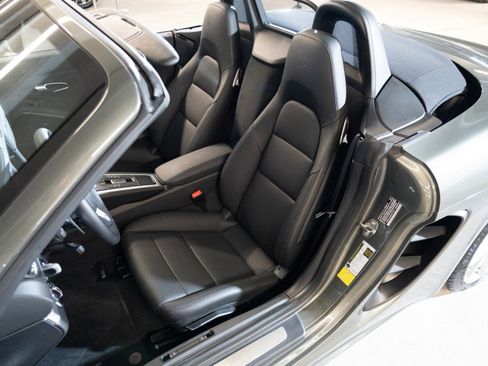 Certified 2025 Porsche 718 Boxster RWD image 5