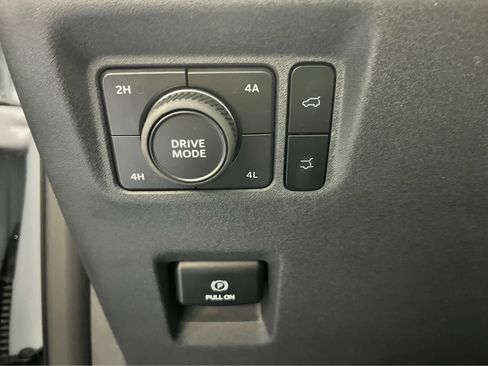 Used 2025 Ford Expedition Active AWD/4WD image 21