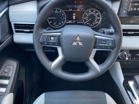 New 2025 Mitsubishi Outlander SE image 5