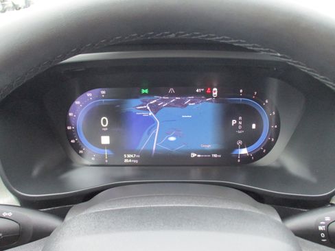 Certified 2023 Volvo XC40 B5 Core w/ Convenience Package image 18