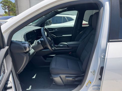 Used 2025 Chevrolet Equinox LT FWD image 27