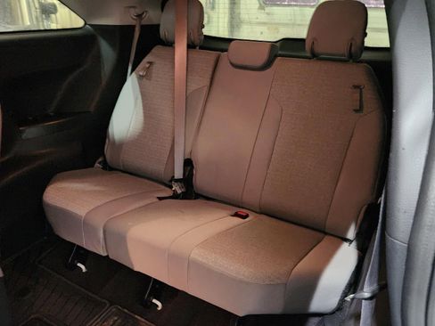 Used 2025 Toyota Sienna LE image 27