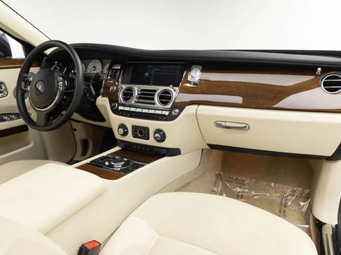 Used 2010 Rolls-Royce Ghost RWD image 2