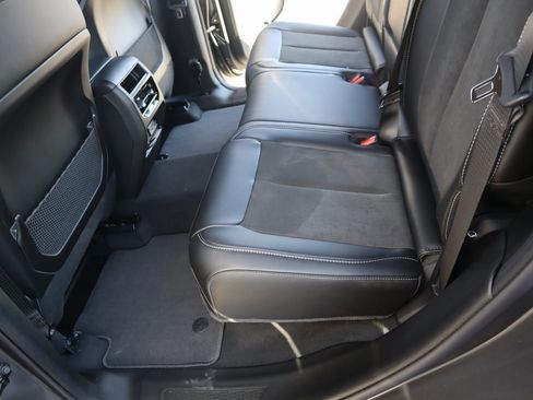 New 2025 Jeep Grand Cherokee Laredo image 12