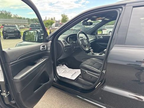 Used 2020 Jeep Grand Cherokee Altitude AWD/4WD image 9