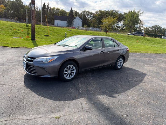 Used 2017 Toyota Camry LE FWD image 4