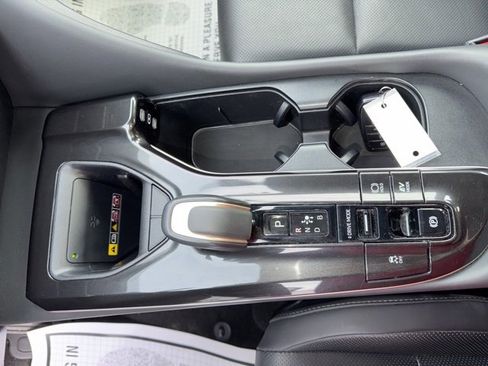 Used 2024 Toyota Crown Limited image 17