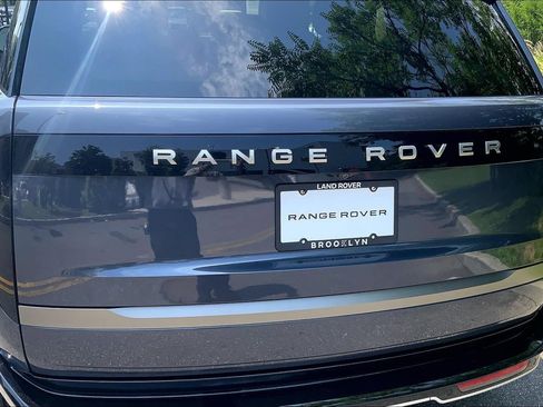 Certified 2025 Land Rover Range Rover SE AWD/4WD image 9