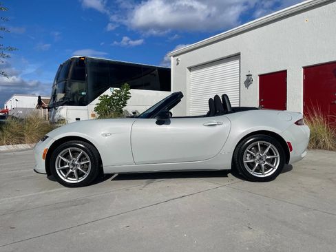 Used 2016 MAZDA MX-5 Miata Sport image 2