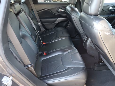 Used 2020 Jeep Cherokee Limited FWD image 34