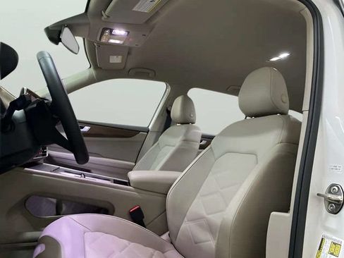 Used 2024 Volkswagen Atlas SE FWD image 31